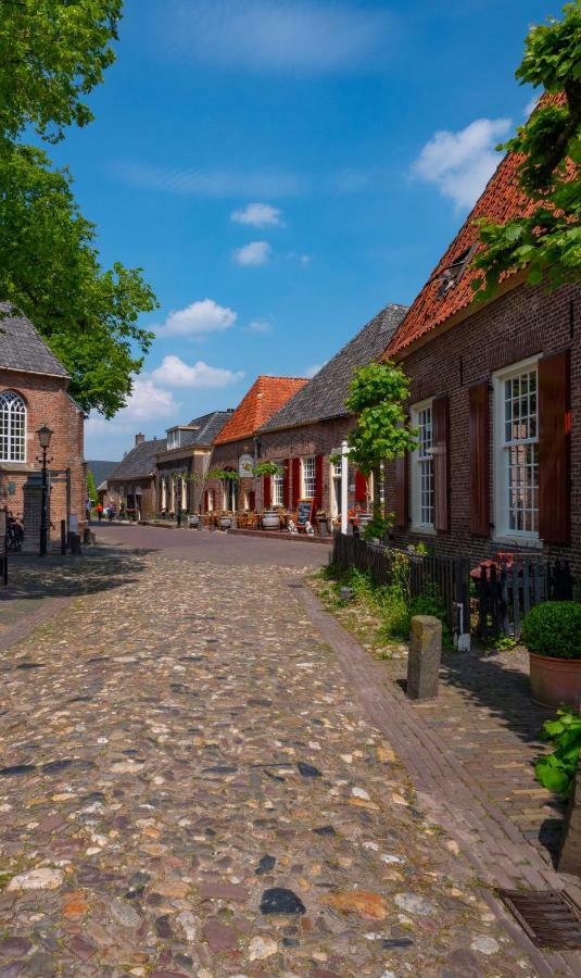 Herberg De Gouden Leeuw Бронкхорст Екстериор снимка